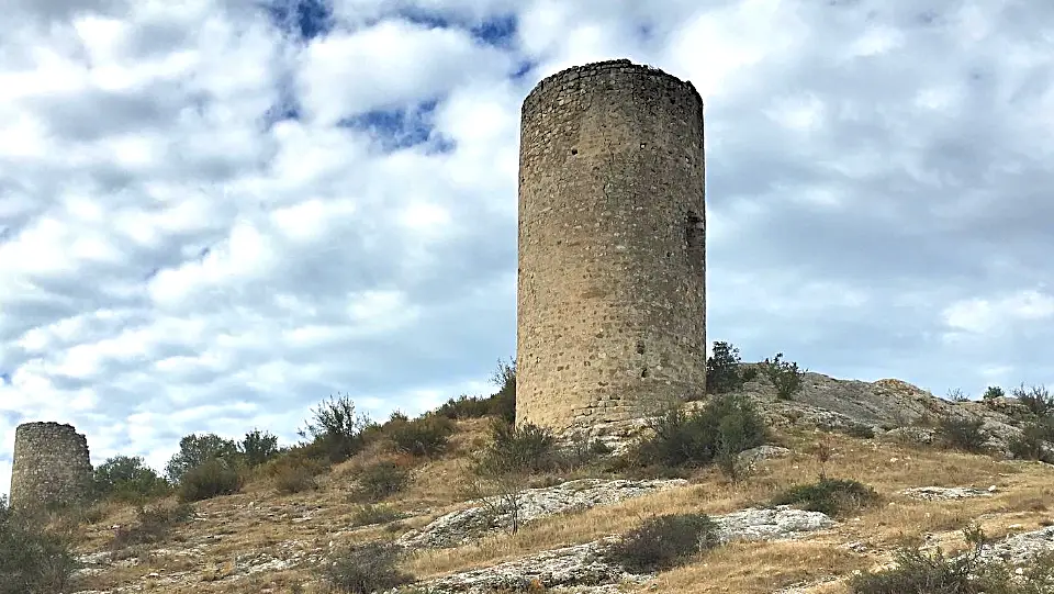 Les tours de Castillon au Paradou